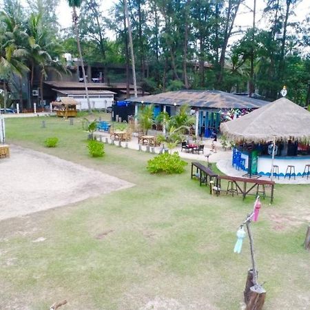Micky Monkey Beach Hotel Phuket Maikhao Thailand Mai Khao Buitenkant foto