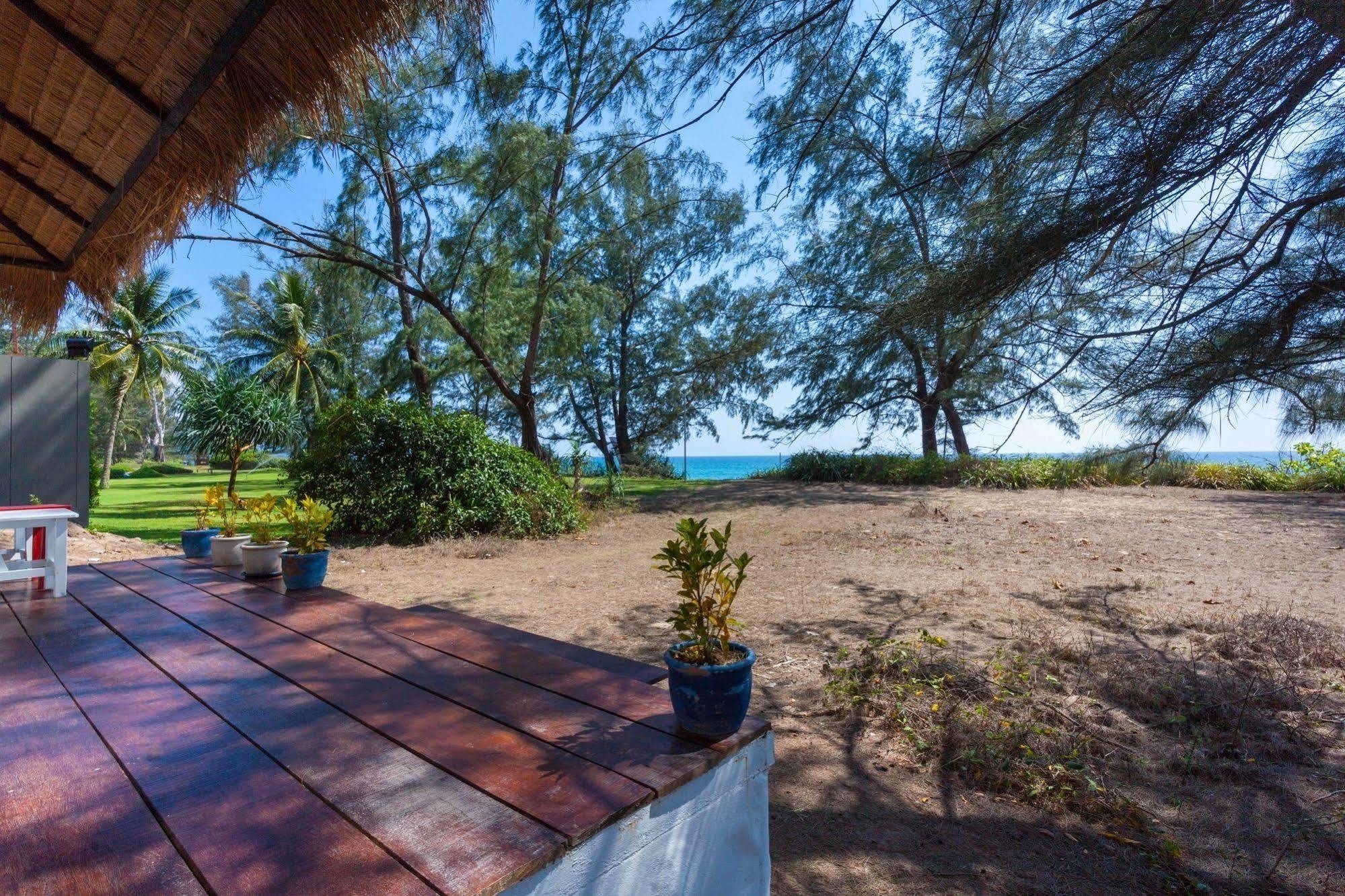 Micky Monkey Beach Hotel Phuket Maikhao Thailand Mai Khao Buitenkant foto