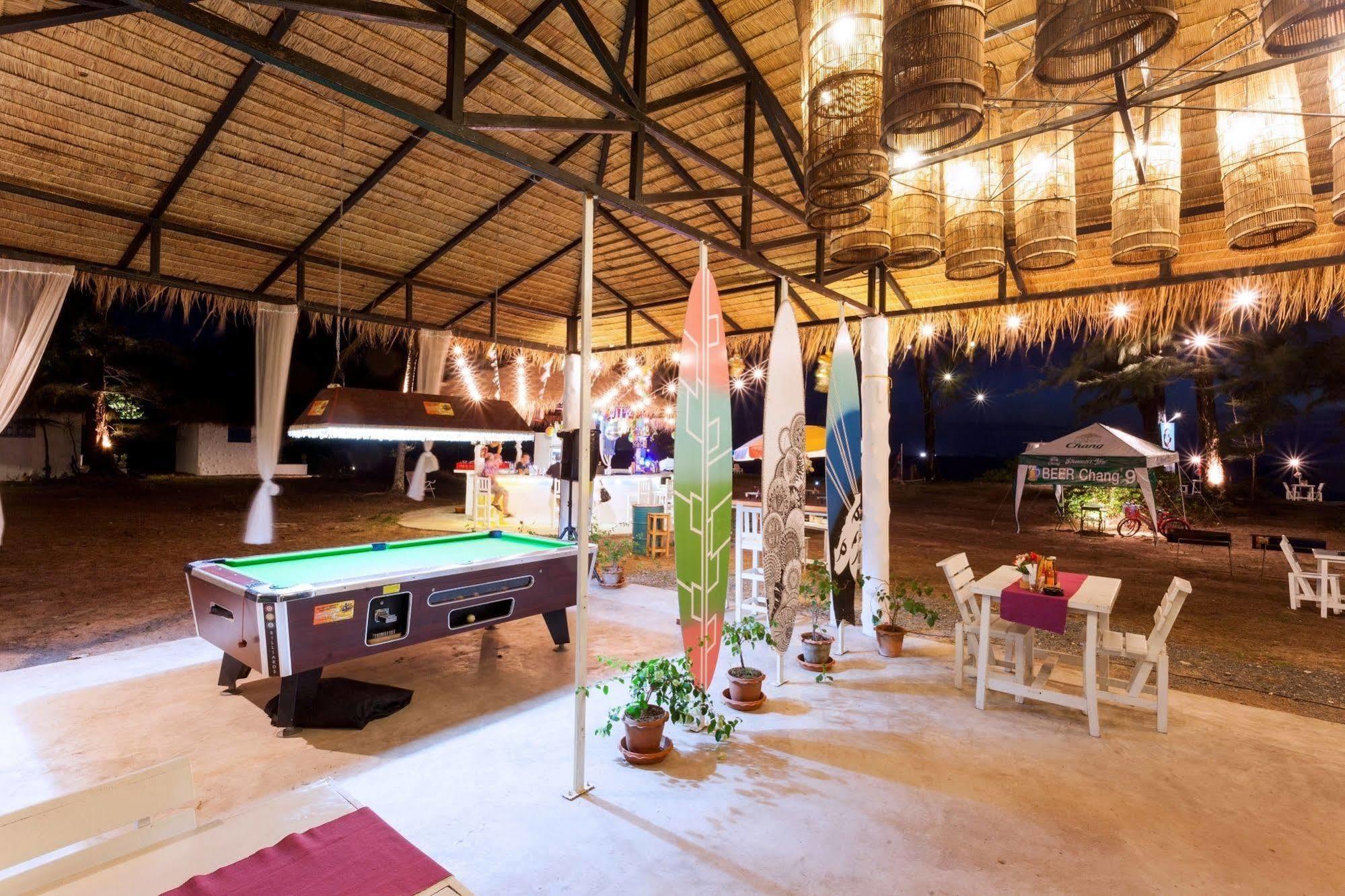 Micky Monkey Beach Hotel Phuket Maikhao Thailand Mai Khao Buitenkant foto